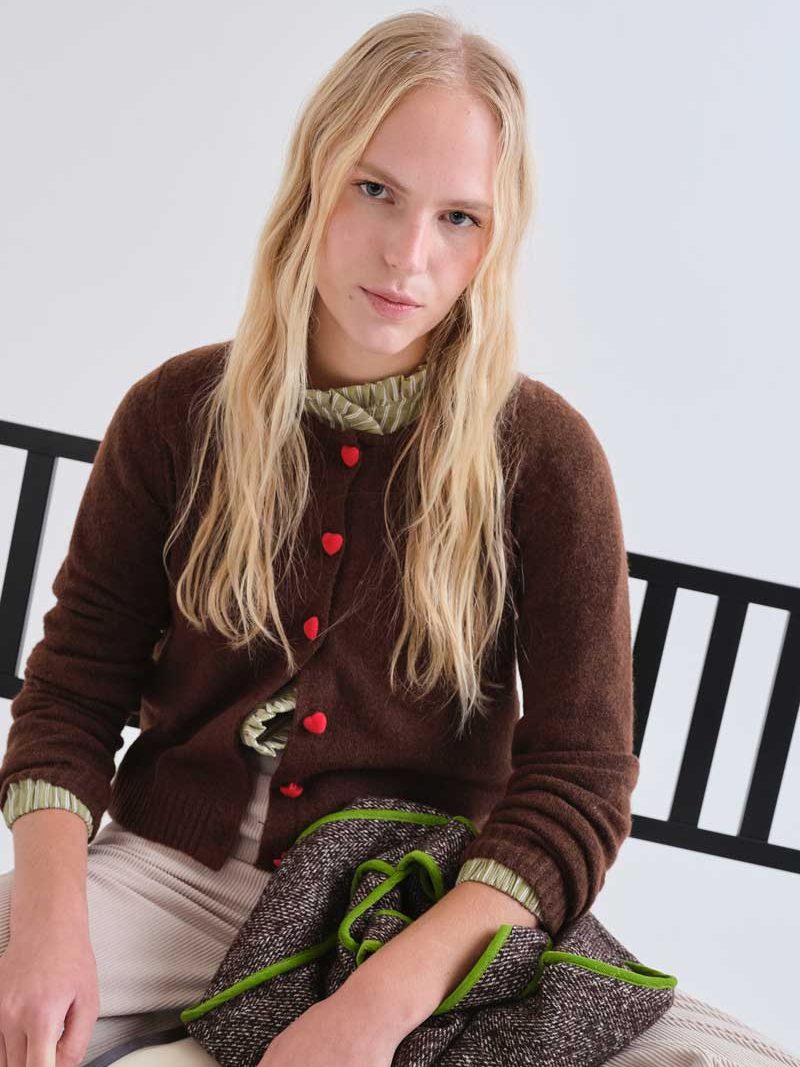 Brown cardigan with red heart buttons | Compañía Fantástica