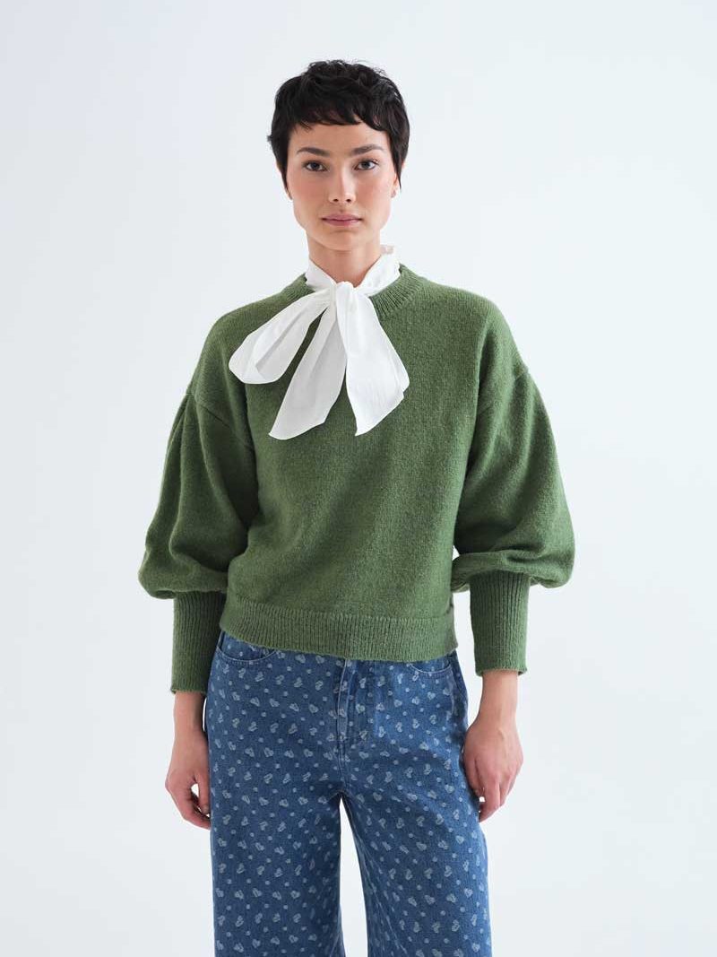 Basic green long-sleeved knit sweater |Compañía Fantástica