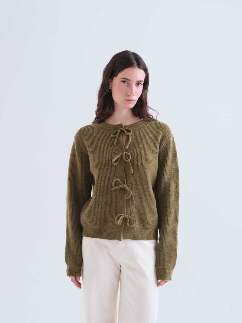 Olive green knit cardigan with ties | Compañía Fantástica