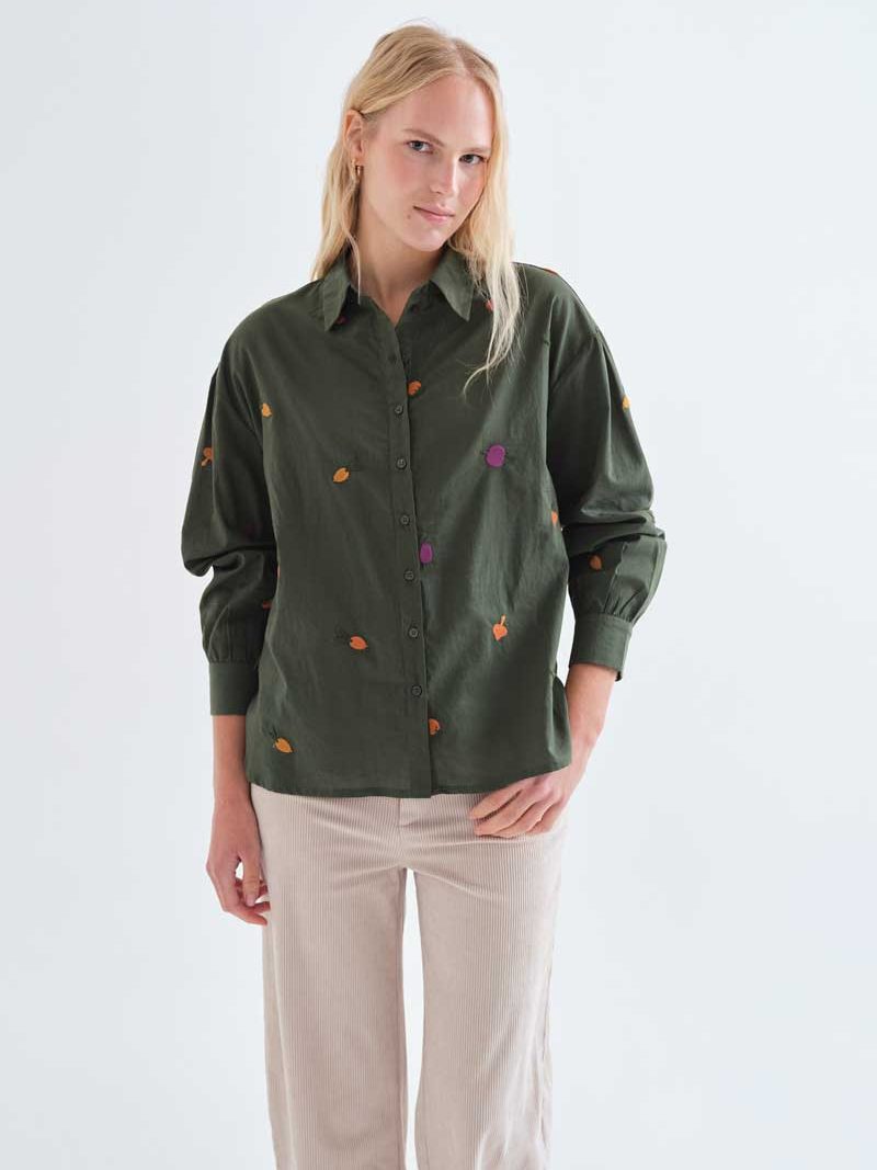 Shirt with vegetable embroidery | Compañía Fantástica