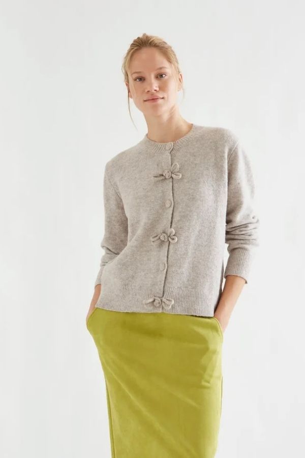 Camel cardigan with tie-up buttons | Compania Fantastica